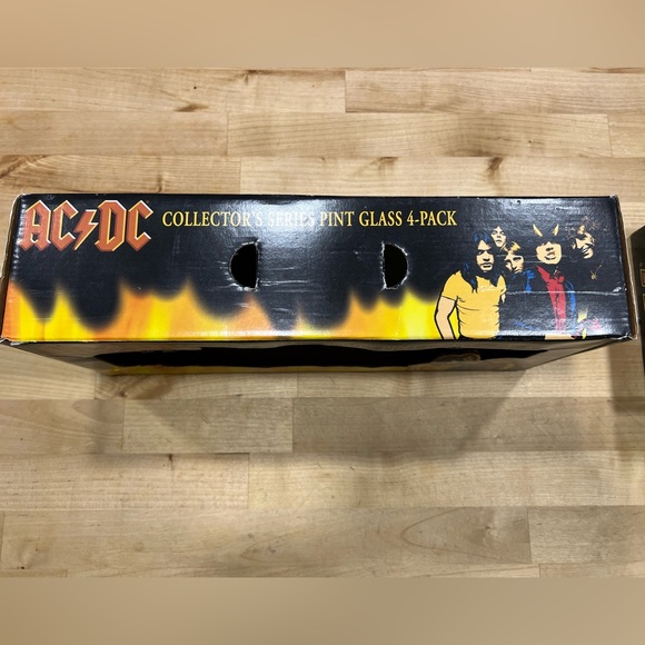 AC/DC Collector's Edition Pint Glass Set - Picture 2 of 12